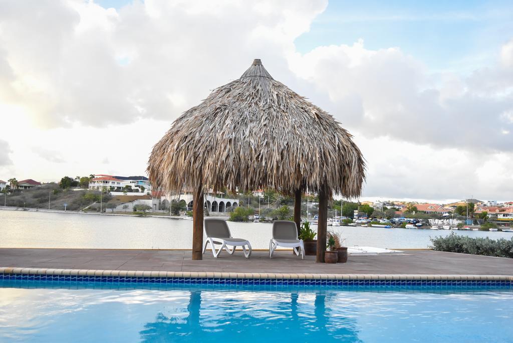 Palapa Curacao 2*