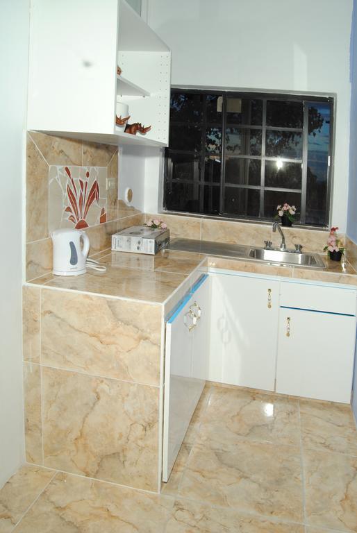 Guest house Little Savoy Runaway Bay