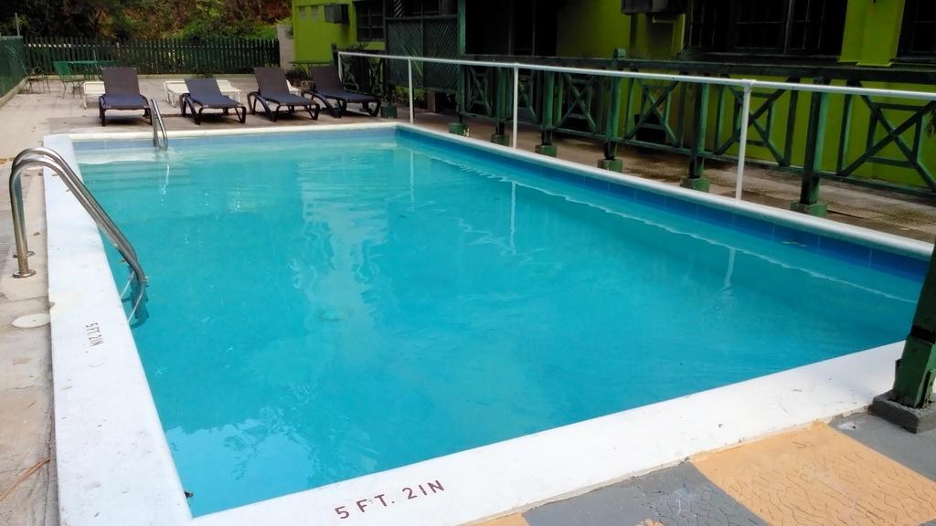 Pineapple Court Hotel Ocho Rios