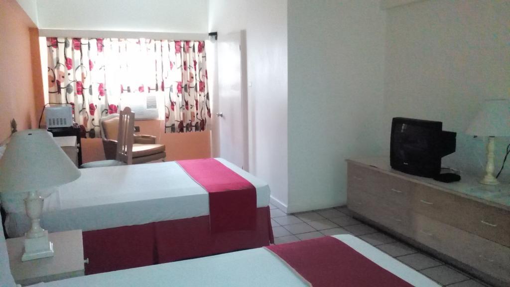 Pineapple Court 2*