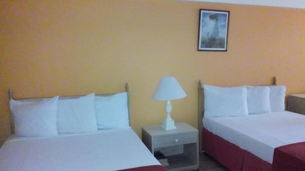 Hotel Pineapple Court
