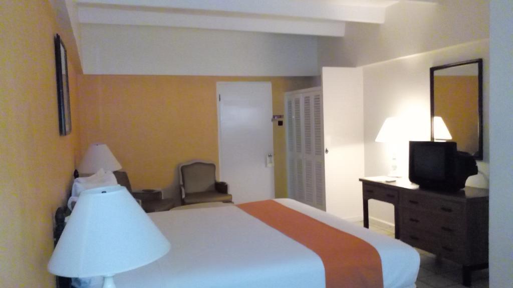 Pineapple Court Hotel Ocho Rios