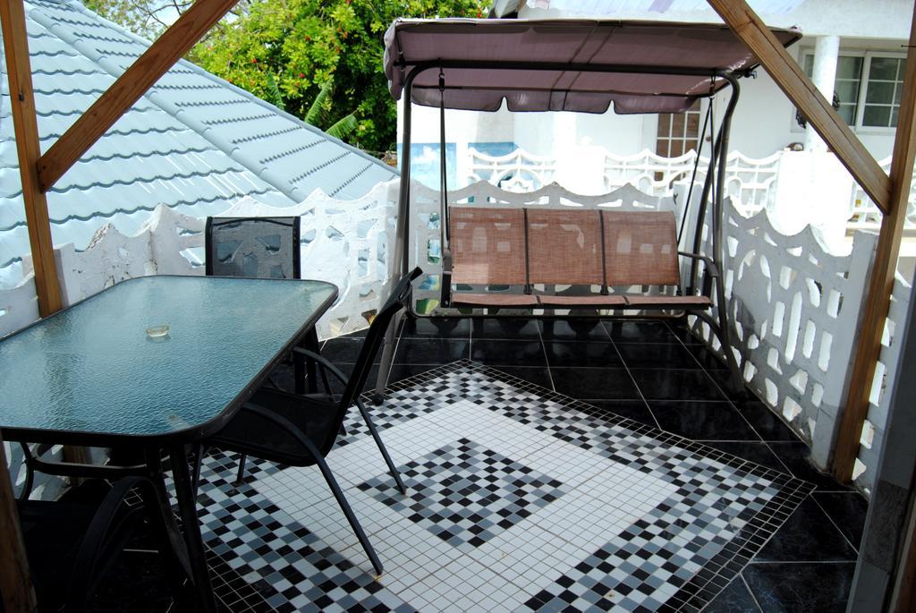 Guest house Little Savoy 2*