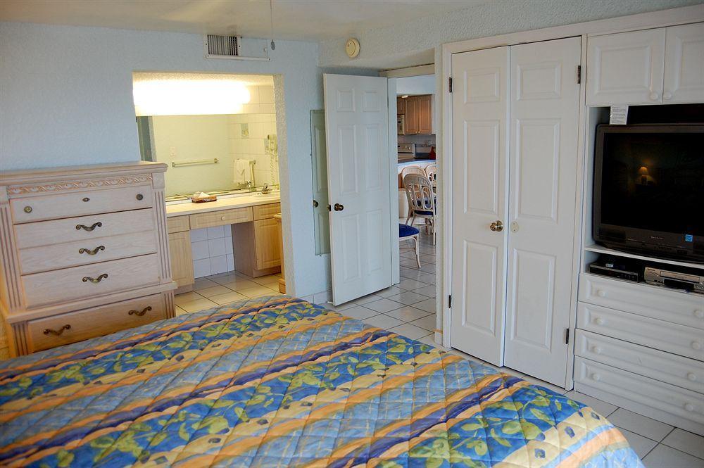 #207 Sunset Cove Seven Mile Apartment George Town