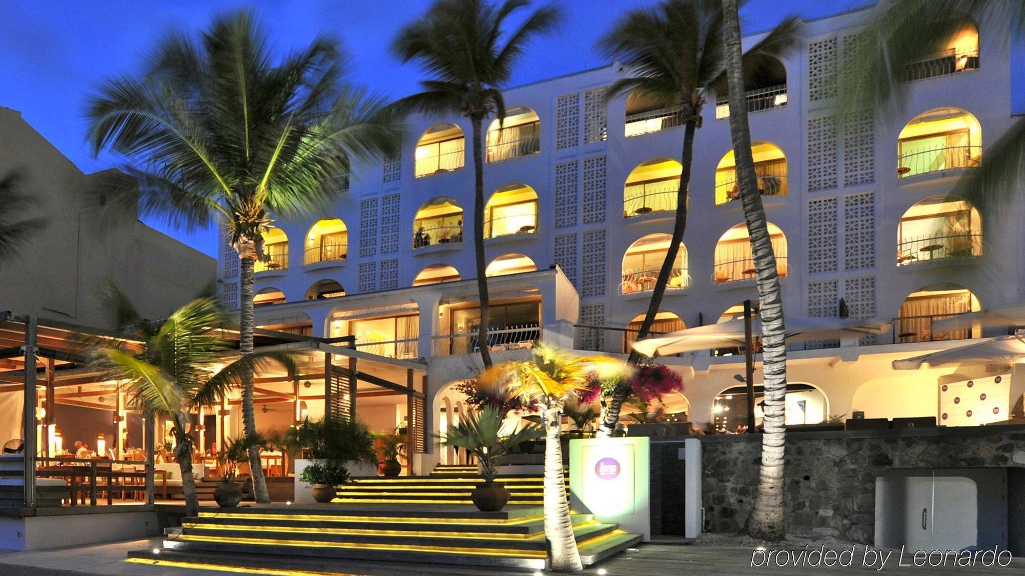 Holland House Beach Hotel