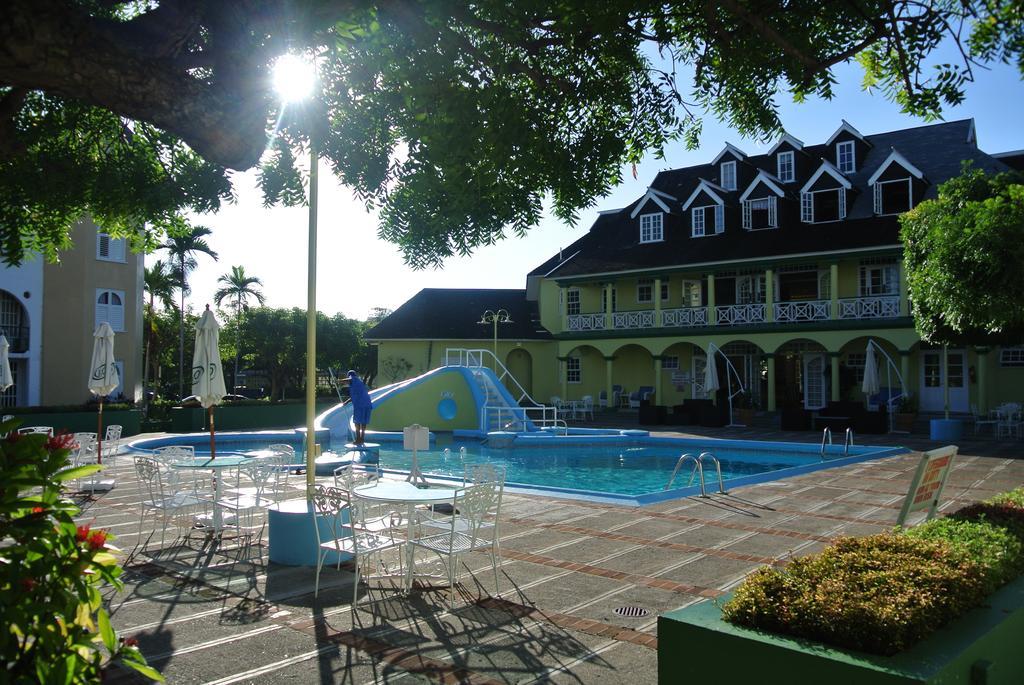 Hotel 9 *