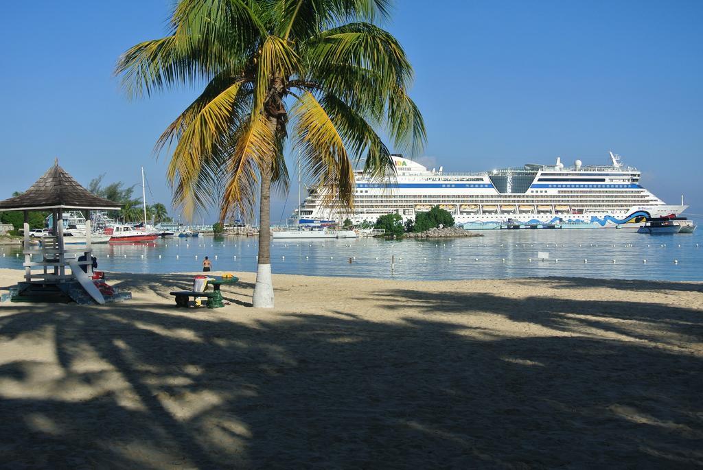 9 * Ocho Rios