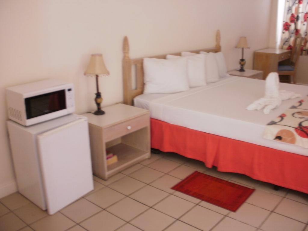 Pineapple Court Hotel