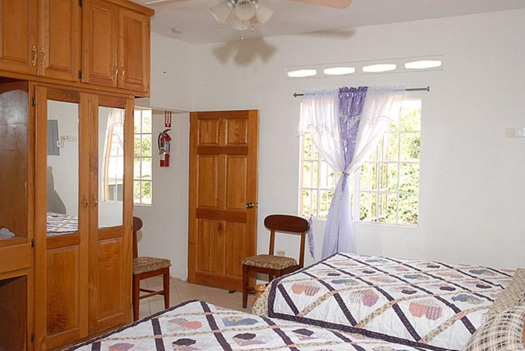 Jgs Tropical Apartment Crown Point