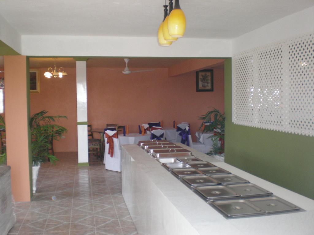 Norman's Court & Sky Restaurant Club Hotel Montego Bay