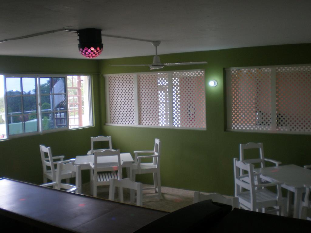 Norman's Court & Sky Restaurant Club Hotel *