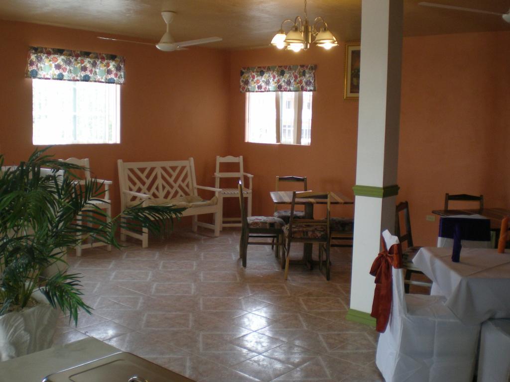 Hotel Norman's Court & Sky Restaurant Club Montego Bay