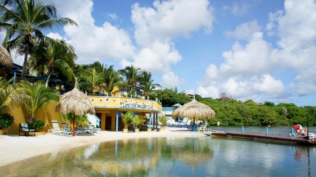 Limestone Holiday Hotel 3*