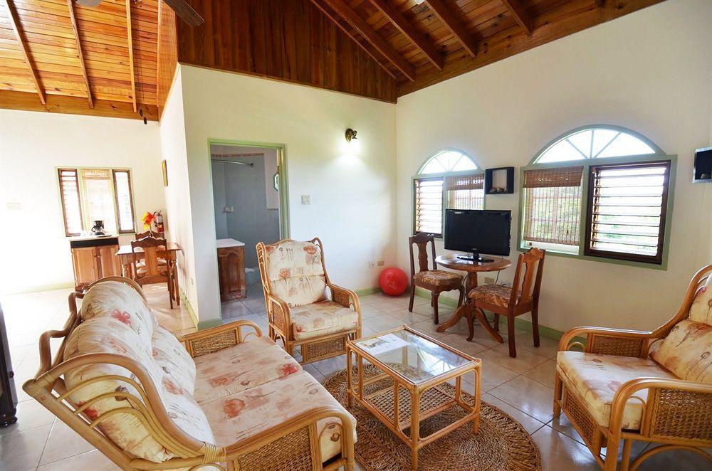 Pimento Lodge *