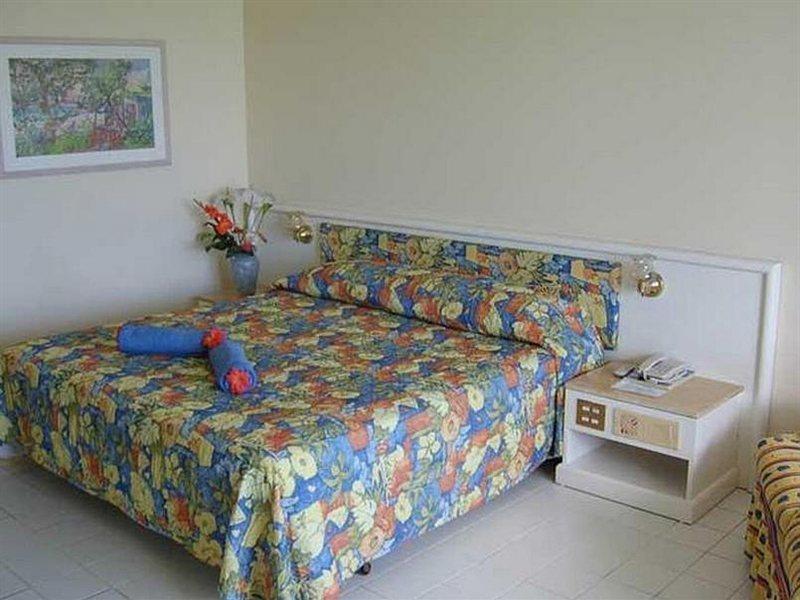Grand Royal Antiguan