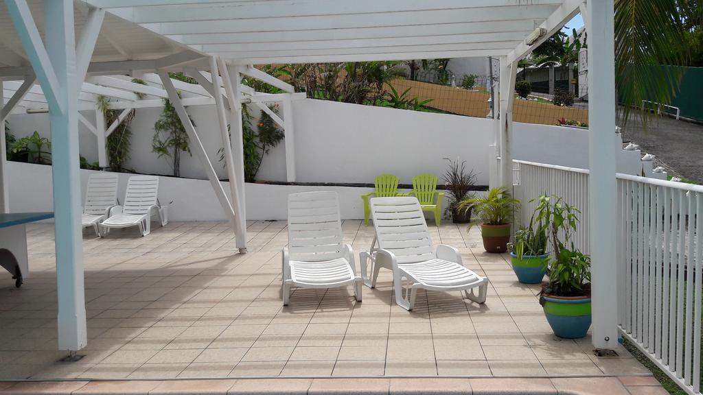 Les Petites Fleurs De Poirier Holiday home Bouillante