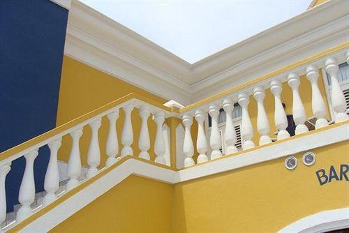 Academy Curacao 3*