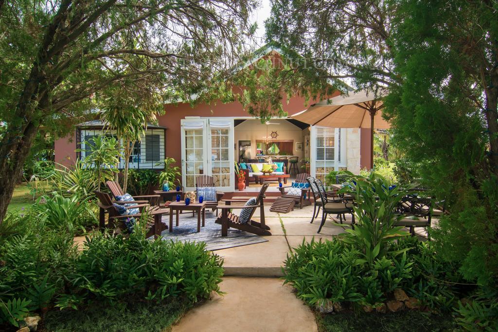 Fantasy & Beachnut Villas Villa Rio Bueno Harbour