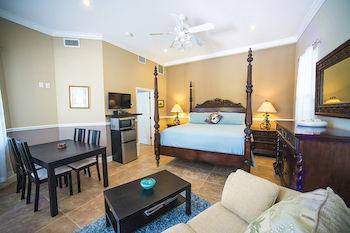 Bed & Breakfast Shangri-La Boutique Bed & Breakfast West Bay
