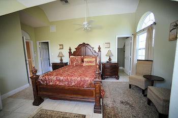 Shangri-La Boutique Bed & Breakfast 4* West Bay