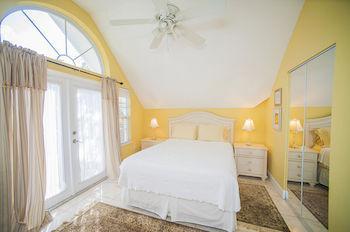 Shangri-La Boutique Bed & Breakfast Bed & Breakfast 4*