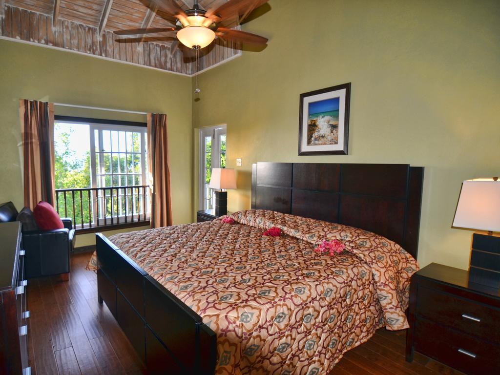 Tropical Lagoon 3*