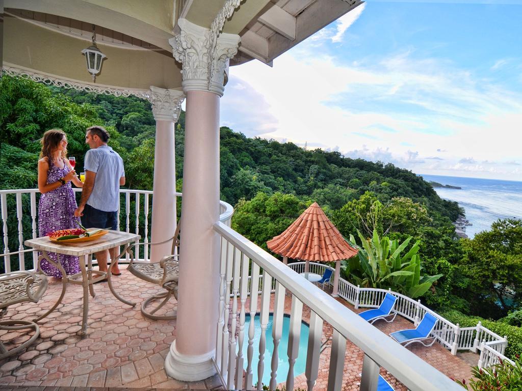 Tropical Lagoon 3*