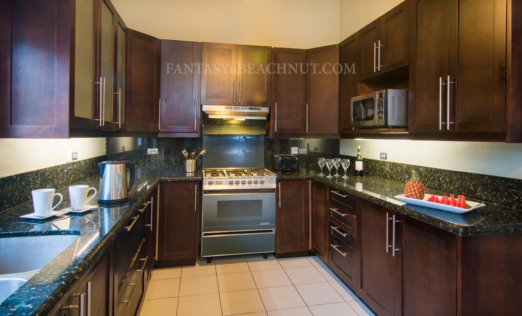 Fantasy & Beachnut Villas Villa *