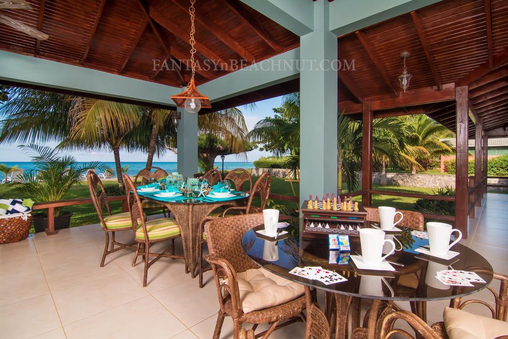 Fantasy & Beachnut Villas Villa Rio Bueno Harbour