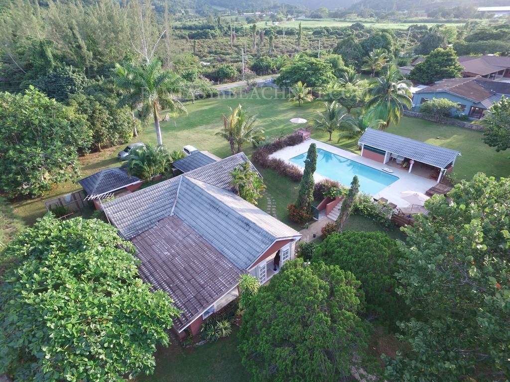 Fantasy & Beachnut Villas * Rio Bueno Harbour