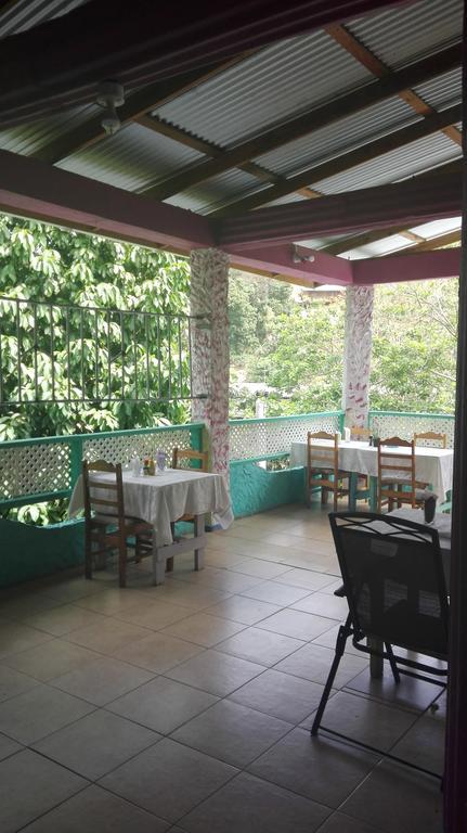 Blue Mango Cottages *