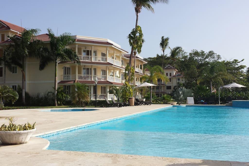 Ocean Front Two Bedroom Penthouse Apartment *