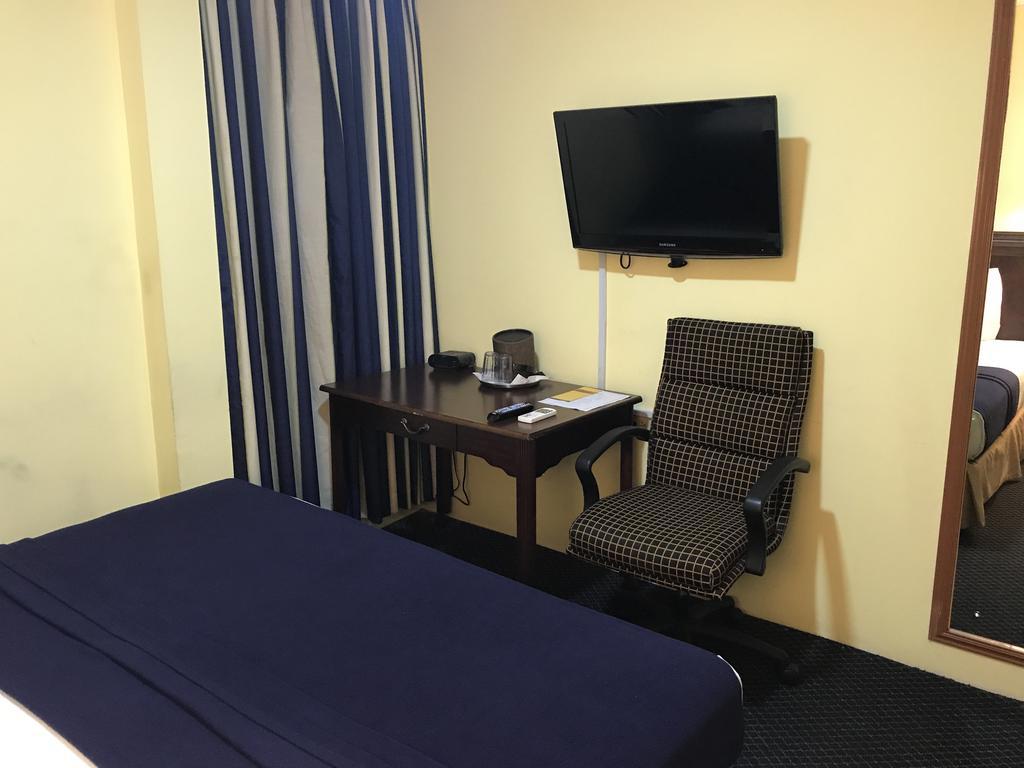 Airport Hotel 2*
