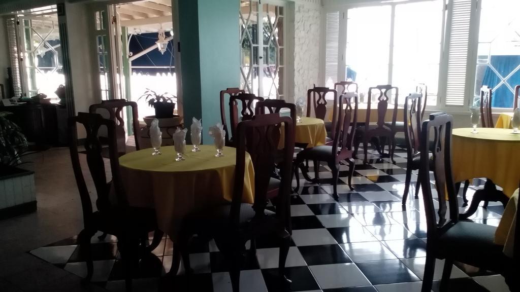 Shaw Park & Hotel 3*