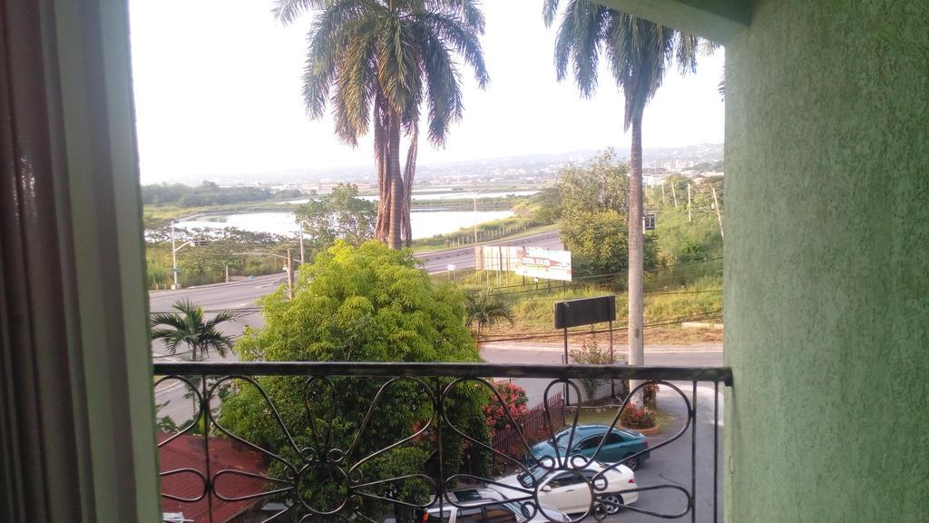 Palm Bay & Restaurant Guest house