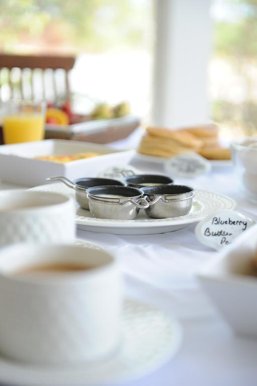 Bed & Breakfast Shangri-La Boutique Bed & Breakfast West Bay