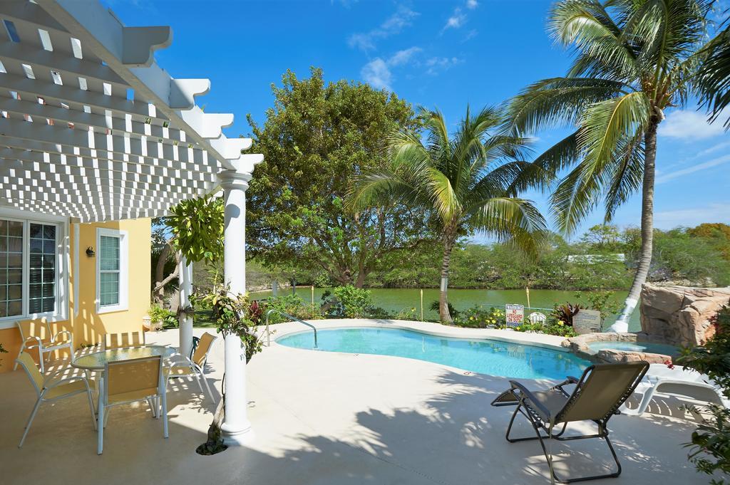 Shangri-La Boutique Bed & Breakfast Bed & Breakfast 4*