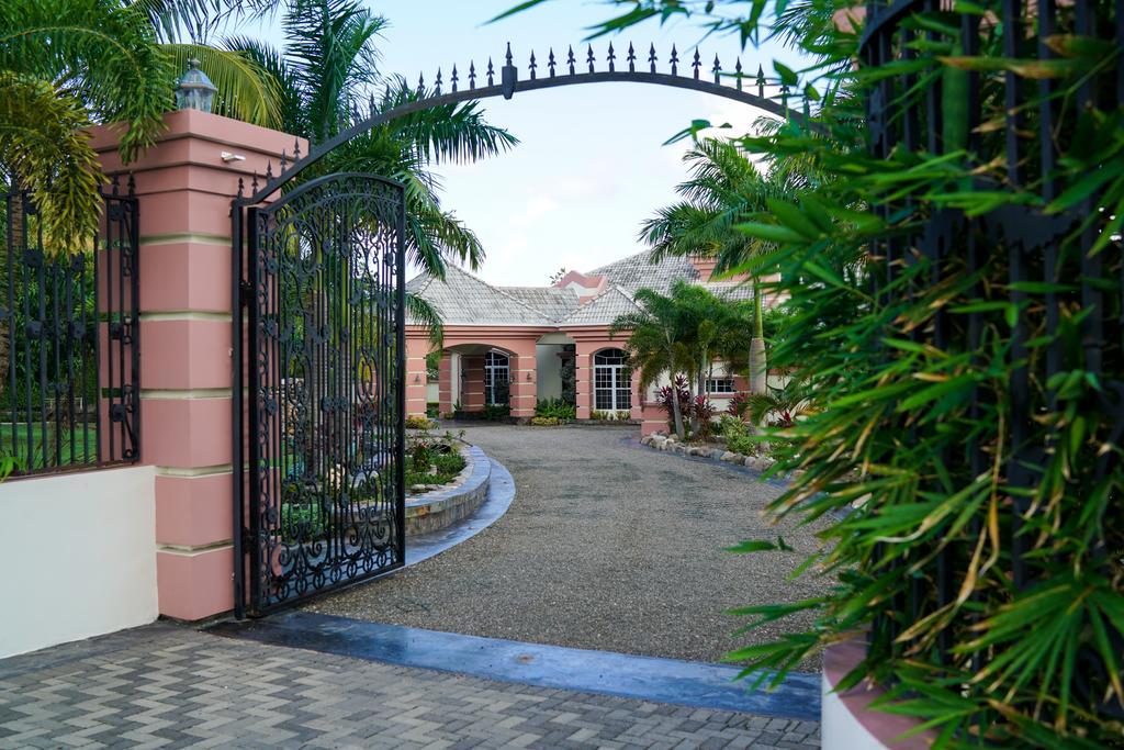 Villa Dora Mae *
