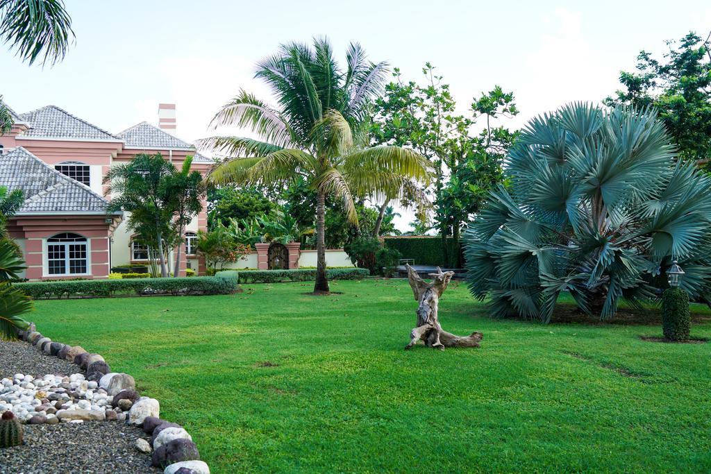 Villa Dora Mae *