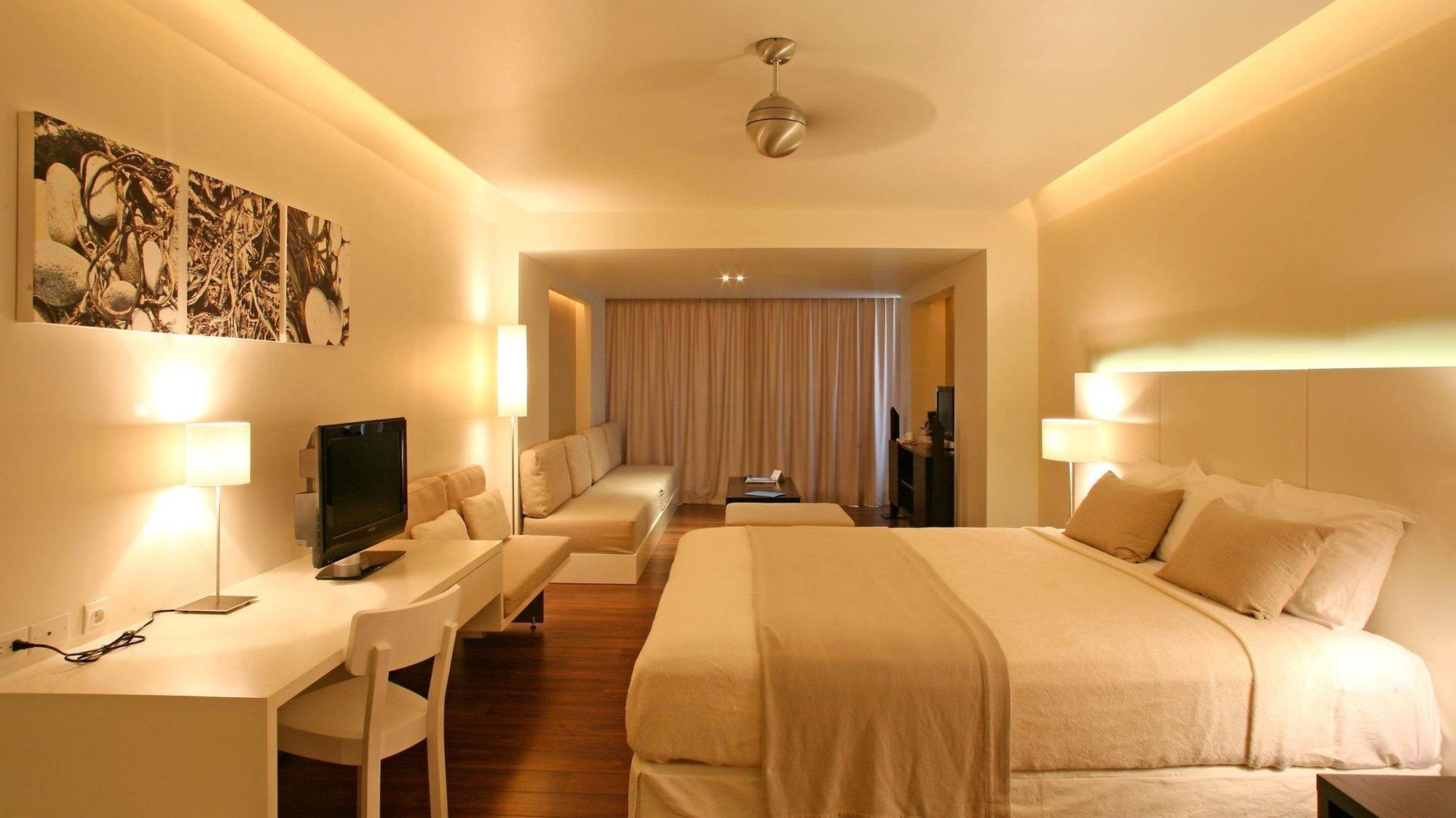 Holland House Beach Hotel 3*