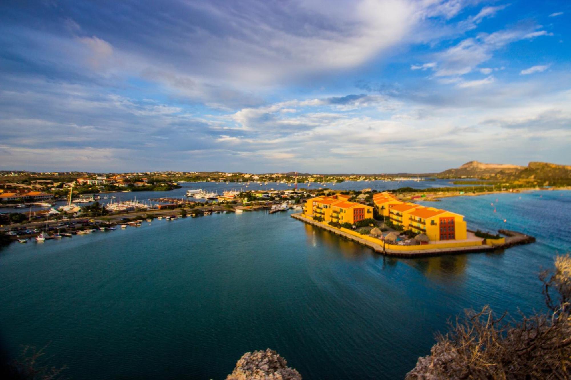 Palapa Curacao 2*