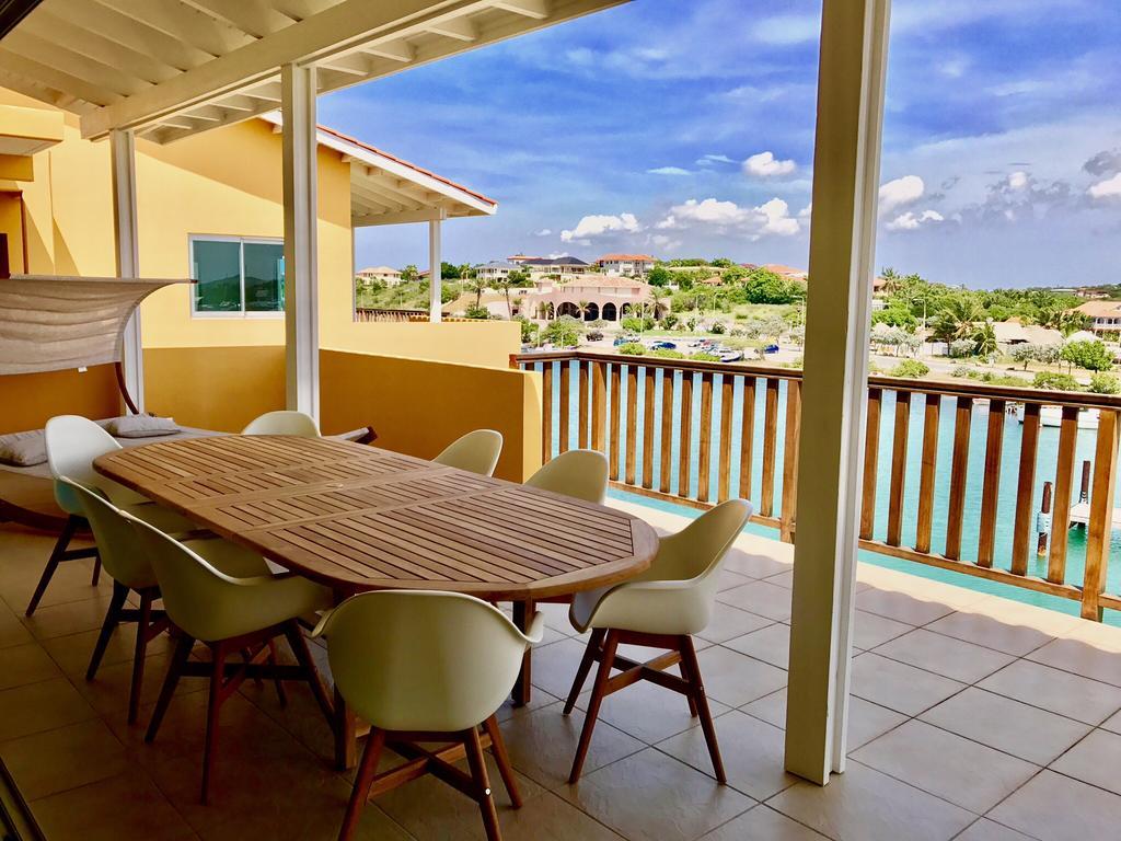 Palapa Curacao 2*