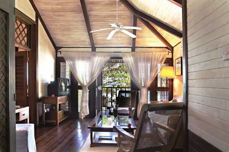 Tamarind & Yacht Club Hotel 4*