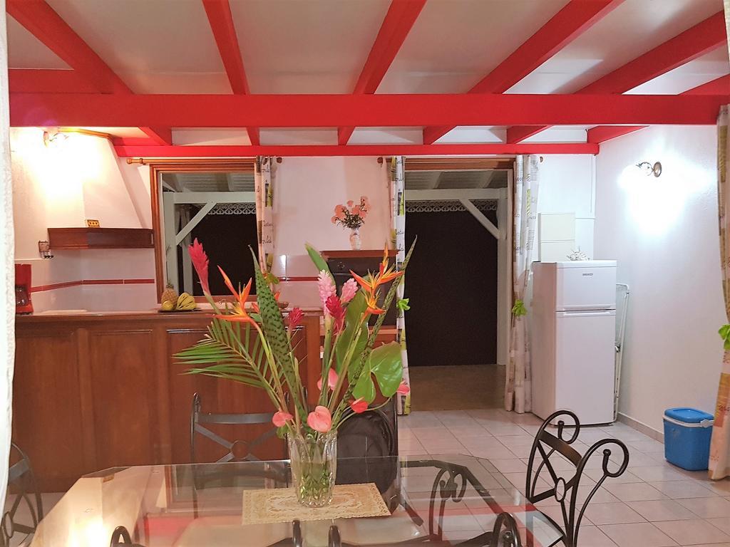 Holiday home Les Petites Fleurs De Poirier
