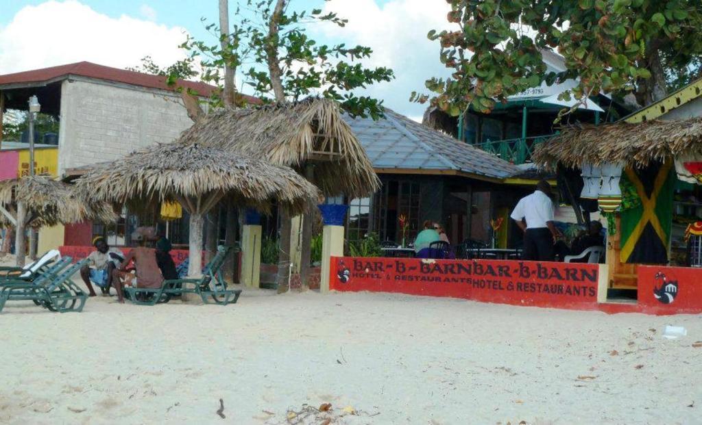 Bar-b-barn Beach Hotel Negril