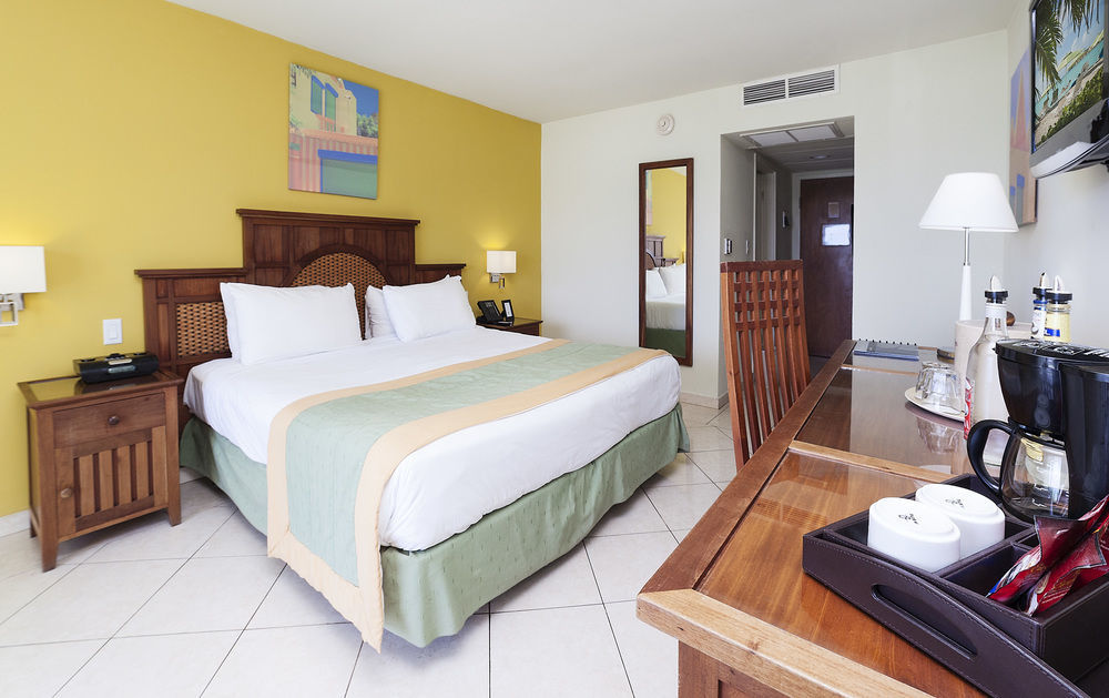 Sonesta Great Bay Beach Resort, Casino & - Adults Only 4*