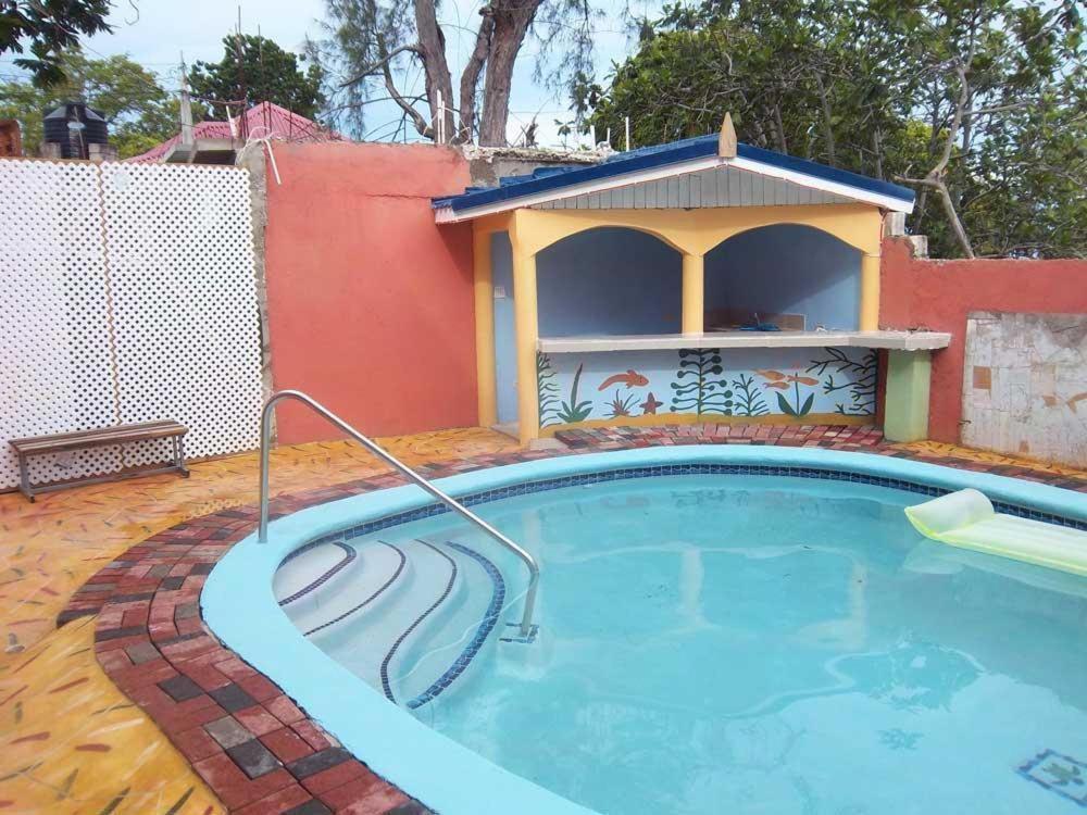 Tropical Court Montego Bay