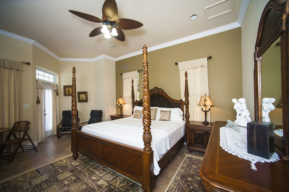 Shangri-La Boutique Bed & Breakfast 4*