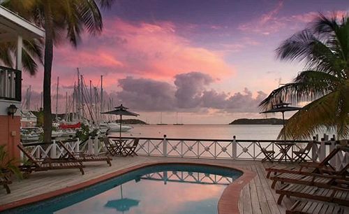Hotel The Catamaran 3*
