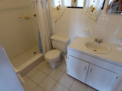 Milly's 2* Shoal Bay Village